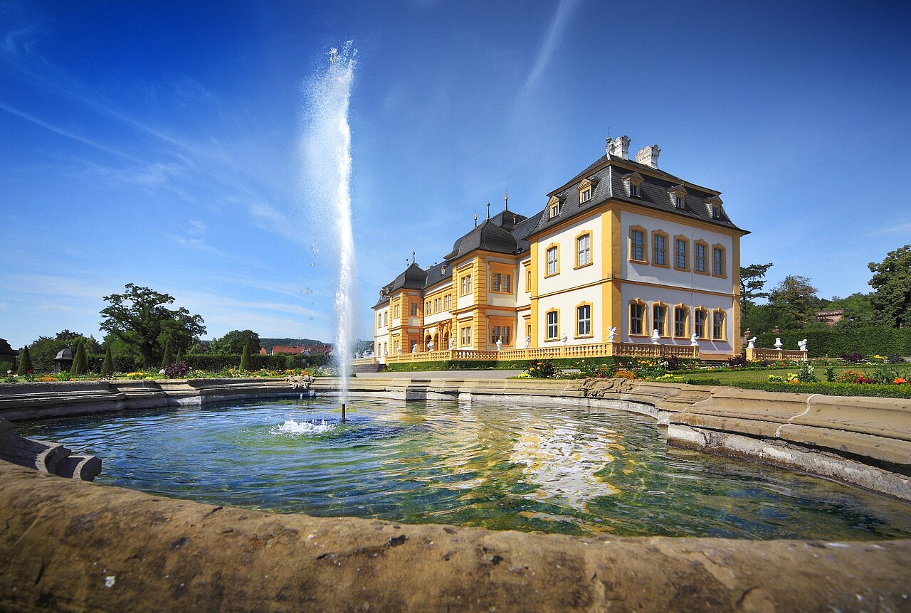 Schloss Veitshöchheim.jpg Schloss Veitshöchheim.jpg