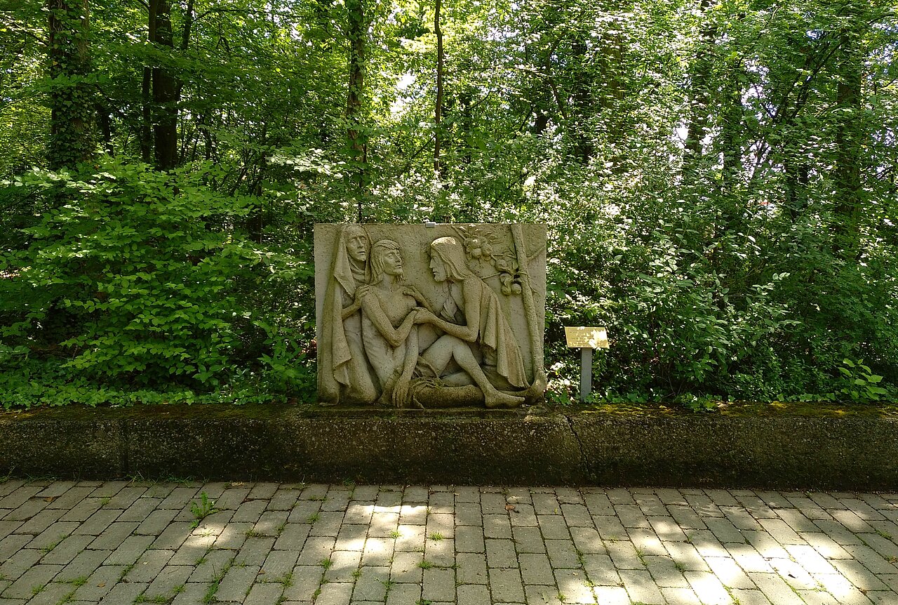 Waldfriedhof Veitshöchheim "Die Erweckung".jpg
