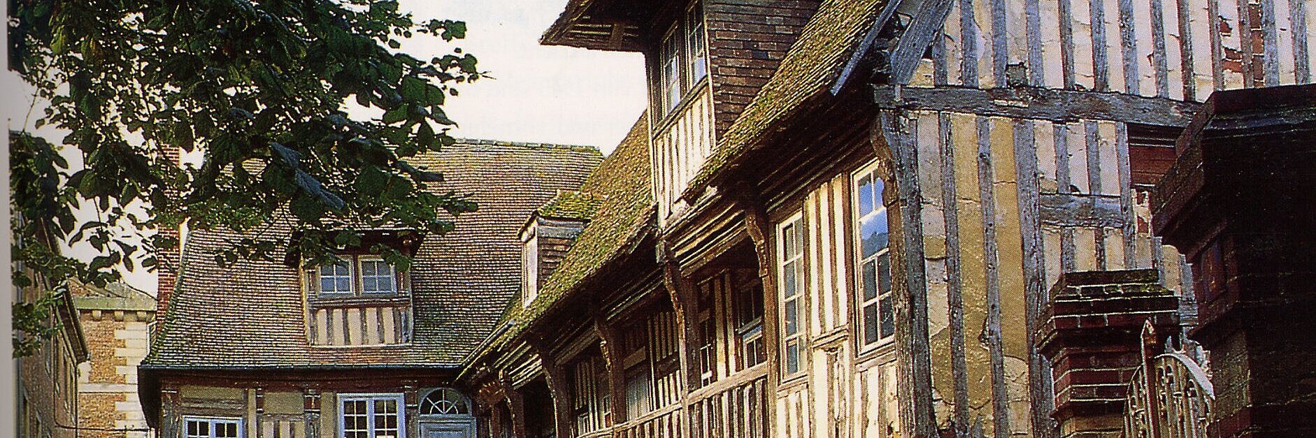 Dominikanerinnenkloster in Pont l'Eveque in mittelalterlicher Fachwerkbauweise