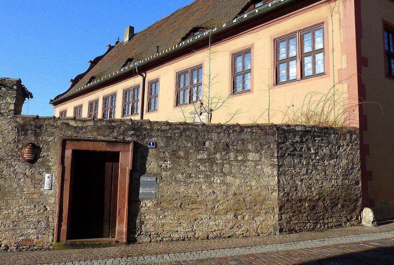 Katholisches Pfarramt Veitshöchheim.jpg Katholisches Pfarramt Veitshöchheim.jpg