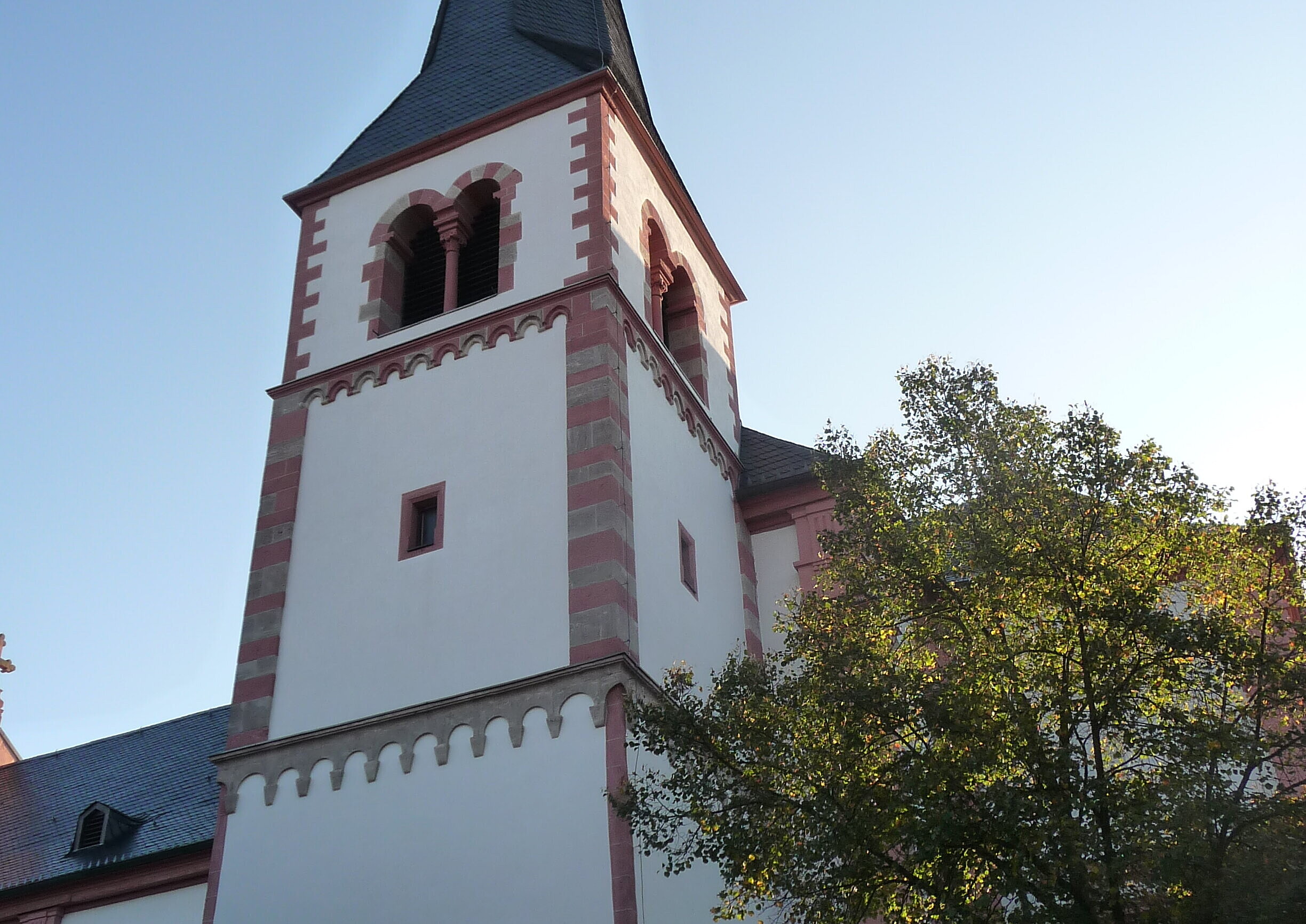 Turm der Vituskirche im Altort veitshöchheim
