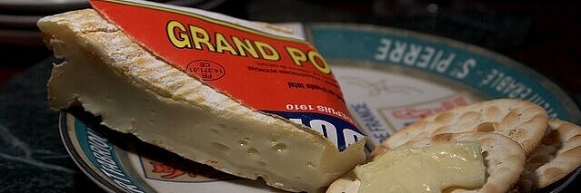 Der berühmte Käse aus Punt l'Eveque ist ein sehr würziger Weichkäse