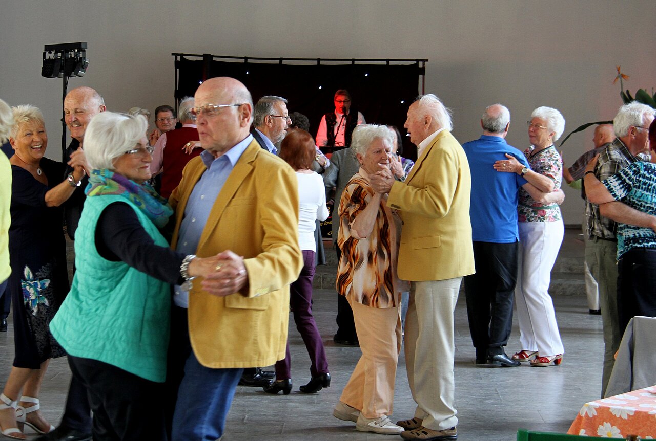 Seniorentanz 7.jpg