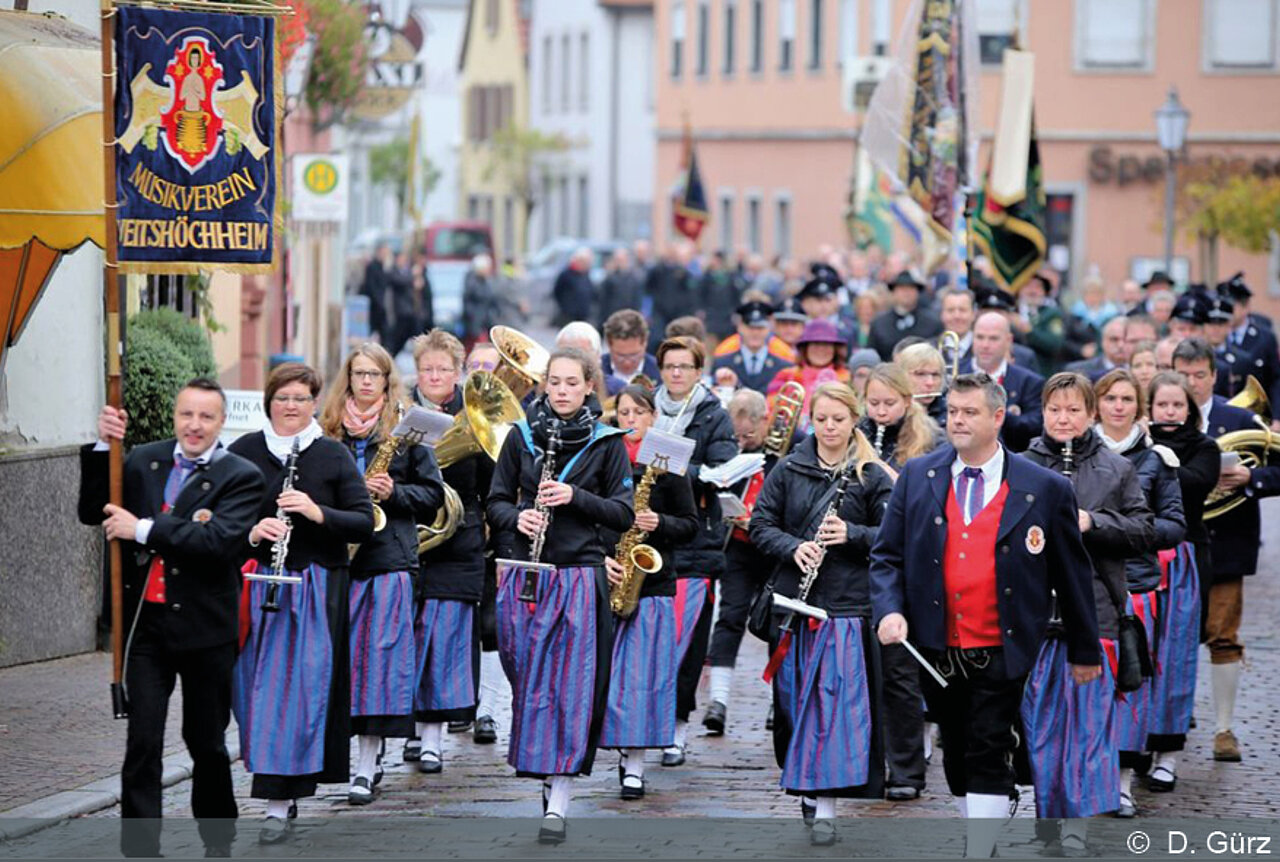 Kirchgang.jpg Kirchgang.jpg