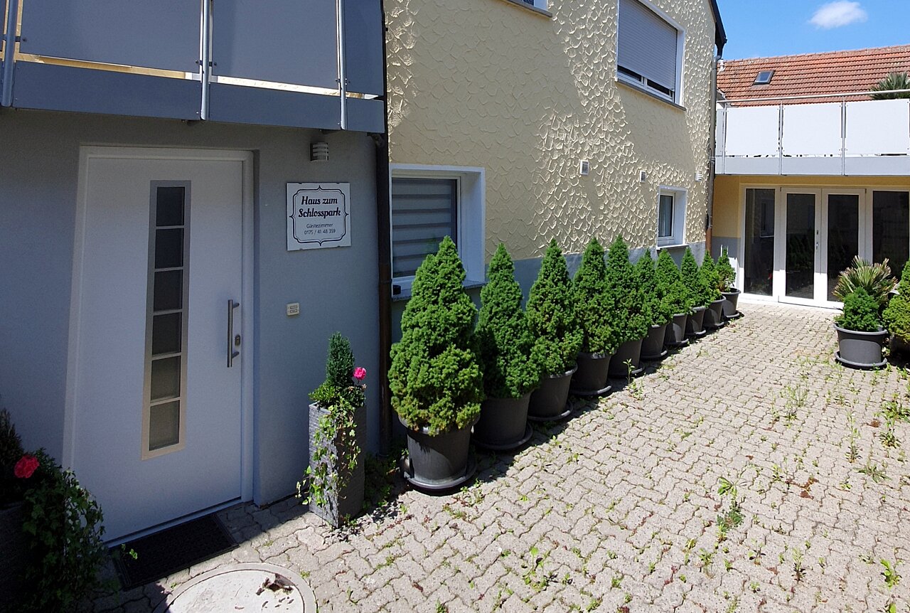 Haus zum Schlosspark.jpg Haus zum Schlosspark.jpg